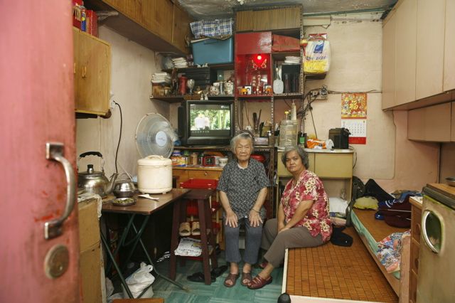 Living on 100 sq feet For Years (100 pics)