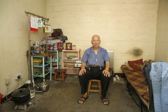 Living on 100 sq feet For Years (100 pics)