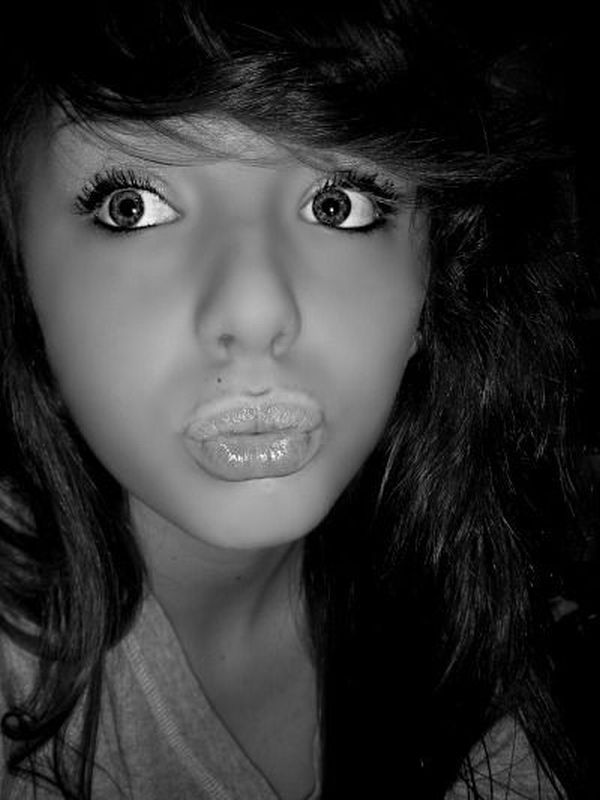 Duckfaces! Why Do People Do That? (100 pics)