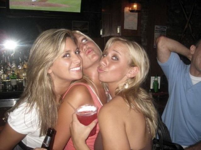 Duckfaces! Why Do People Do That? (100 pics)