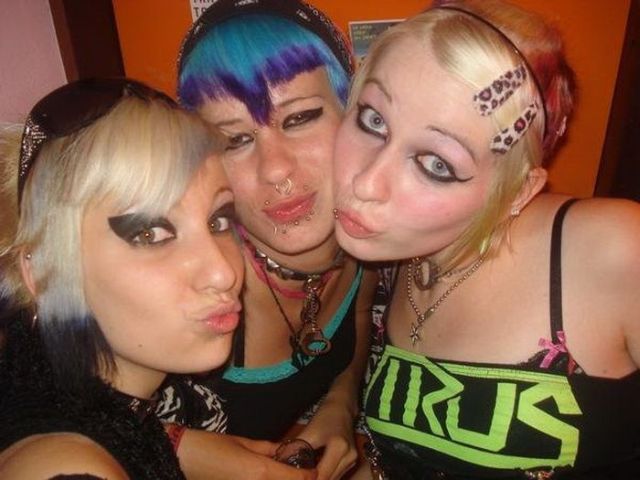 Duckfaces! Why Do People Do That? (100 pics)