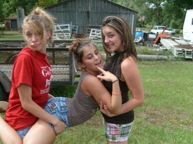 Duckfaces! Why Do People Do That? (100 pics)