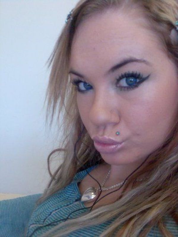 Duckfaces! Why Do People Do That? (100 pics)