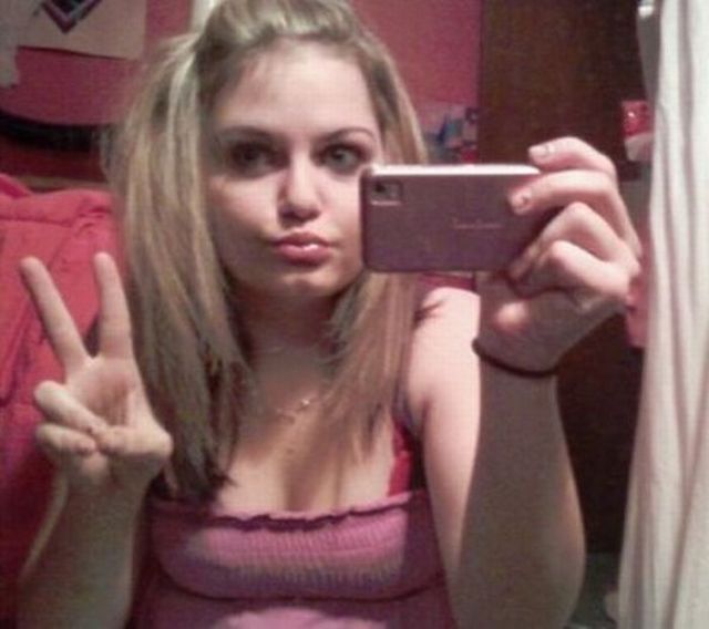 Duckfaces! Why Do People Do That? (100 pics)