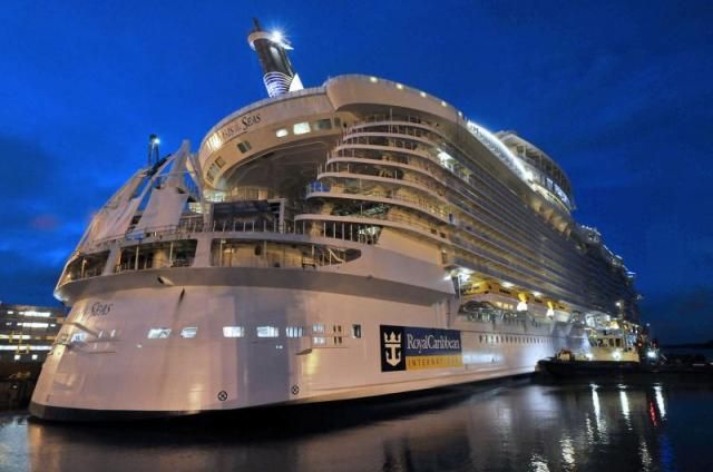 World’s Biggest Cruise Ship Ever (33 pics)