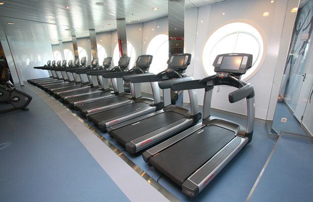 World’s Biggest Cruise Ship Ever (33 pics)