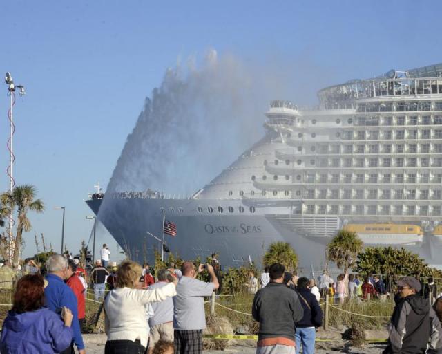 World’s Biggest Cruise Ship Ever (33 pics)