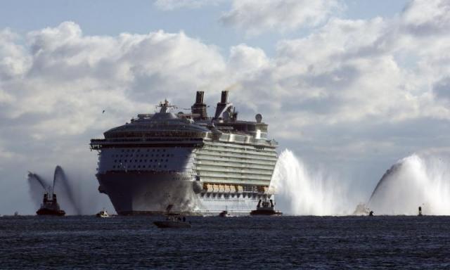 World’s Biggest Cruise Ship Ever (33 pics)