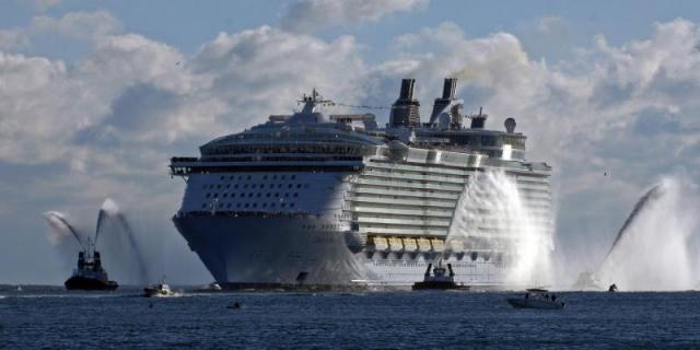 World’s Biggest Cruise Ship Ever (33 pics)