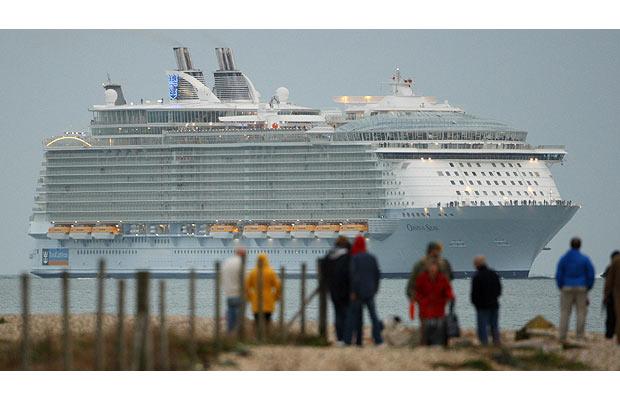 World’s Biggest Cruise Ship Ever (33 pics)