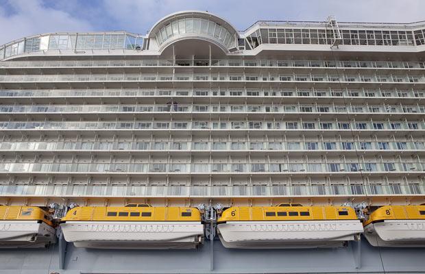 World’s Biggest Cruise Ship Ever (33 pics)