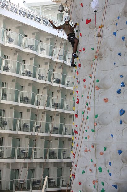 World’s Biggest Cruise Ship Ever (33 pics)