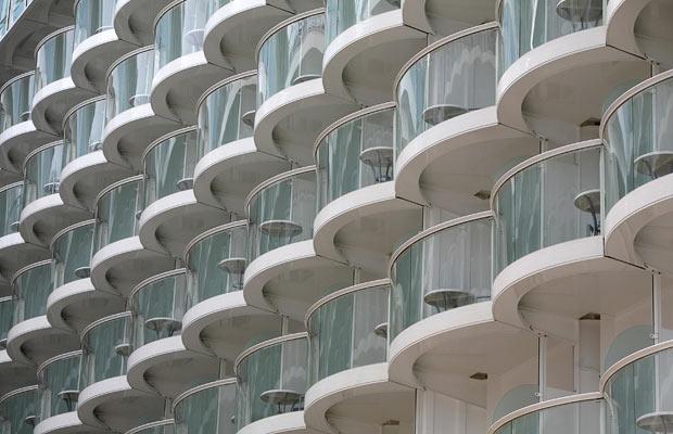 World’s Biggest Cruise Ship Ever (33 pics)
