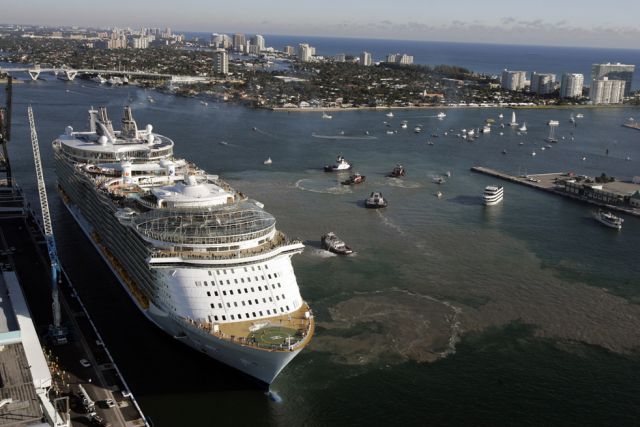 World’s Biggest Cruise Ship Ever (33 pics)