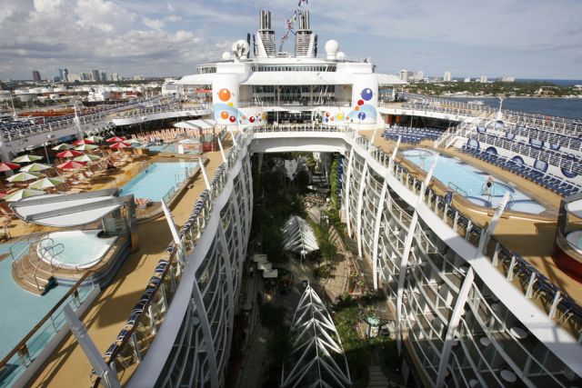 World’s Biggest Cruise Ship Ever (33 pics)