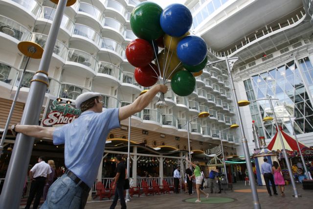 World’s Biggest Cruise Ship Ever (33 pics)