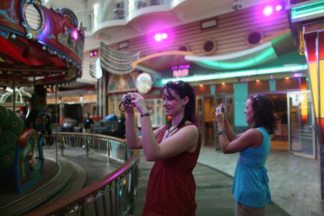 World’s Biggest Cruise Ship Ever (33 pics)