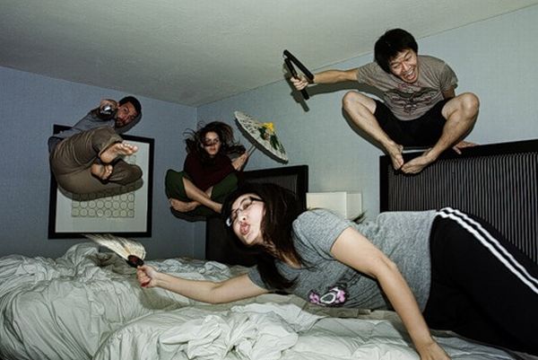 What People are Doing in Hotel Rooms (52 pics)