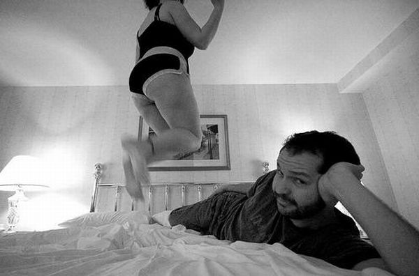 What People are Doing in Hotel Rooms (52 pics)