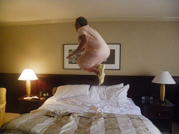What People are Doing in Hotel Rooms (52 pics)