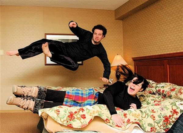 What People are Doing in Hotel Rooms (52 pics)