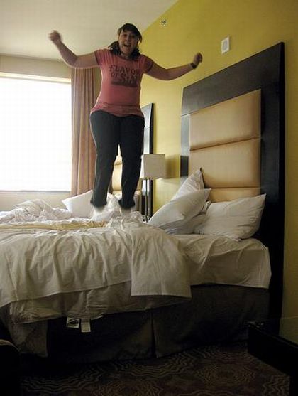 What People are Doing in Hotel Rooms (52 pics)