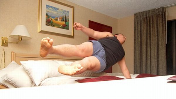 What People are Doing in Hotel Rooms (52 pics)