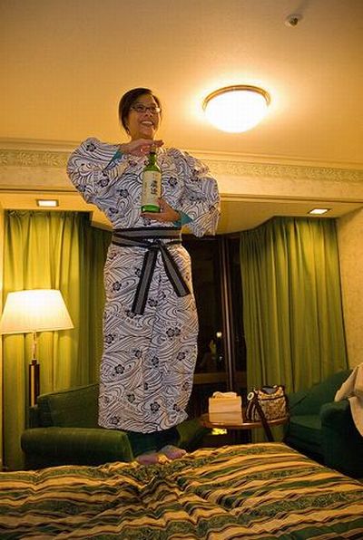 What People are Doing in Hotel Rooms (52 pics)