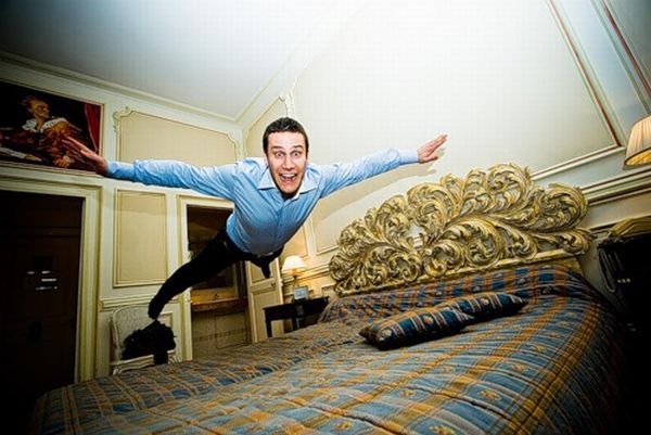 What People are Doing in Hotel Rooms (52 pics)