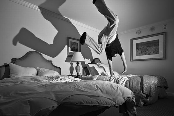 What People are Doing in Hotel Rooms (52 pics)