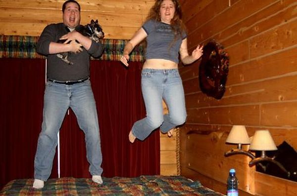 What People are Doing in Hotel Rooms (52 pics)
