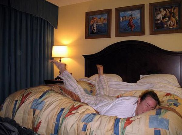 What People are Doing in Hotel Rooms (52 pics)