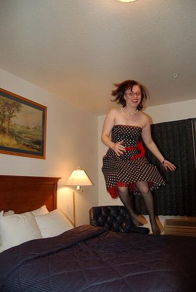 What People are Doing in Hotel Rooms (52 pics)