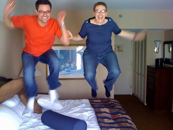 What People are Doing in Hotel Rooms (52 pics)