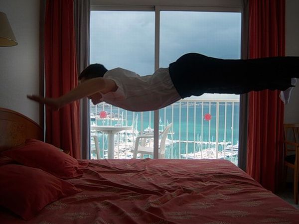 What People are Doing in Hotel Rooms (52 pics)