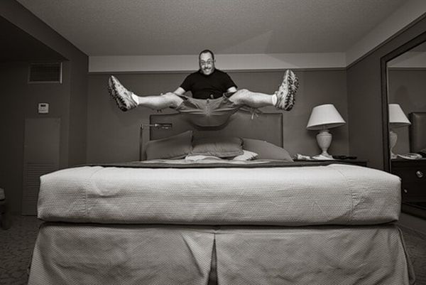 What People are Doing in Hotel Rooms (52 pics)