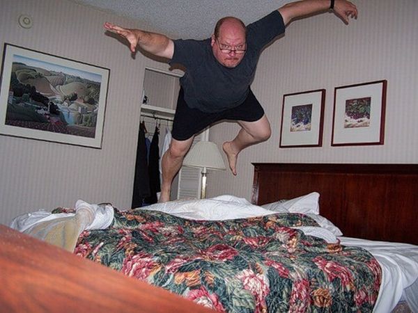 What People are Doing in Hotel Rooms (52 pics)
