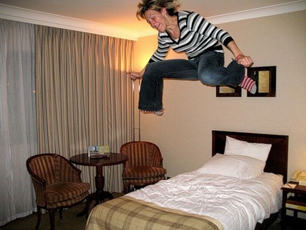 What People are Doing in Hotel Rooms (52 pics)
