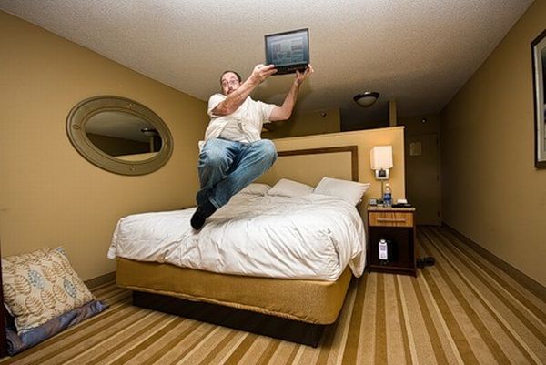 What People are Doing in Hotel Rooms (52 pics)