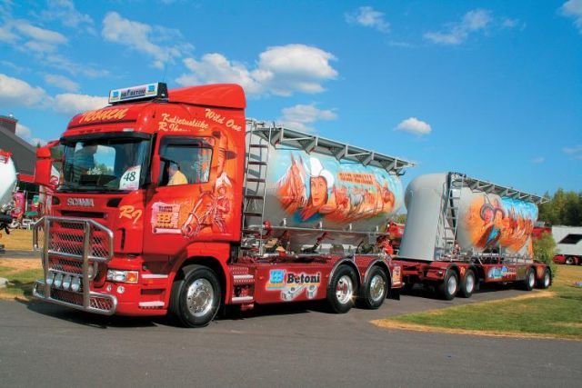 Amazing Aerography on Power Trucks (30 pics)