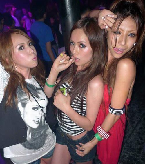 How Chinese Youth Partying (30 pics) How Chinese Youth Partying (30 pics)