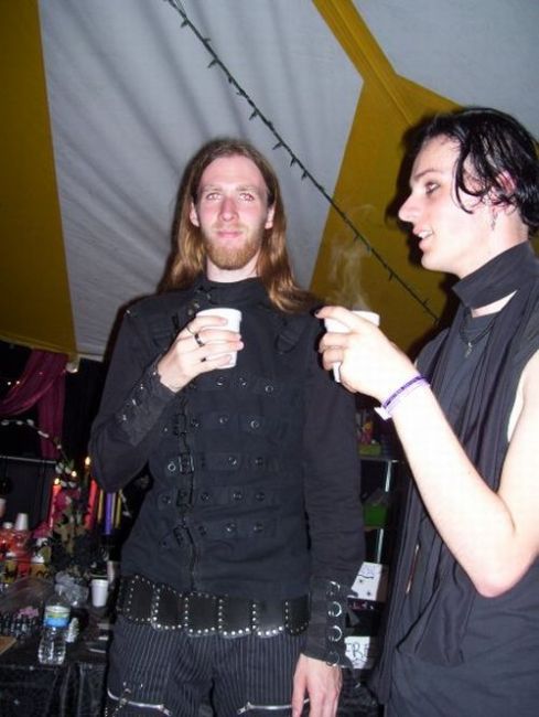 When Goth People Are Partying (15 pics)