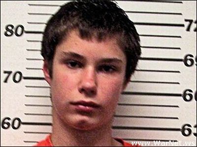 Catch Me If You Can. 18-Year-Old Barefoot Burglar (7 pics + text + 2 videos)