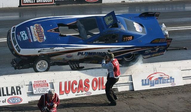 Impressive Close Shots of a Dragster Accident (8 pics)