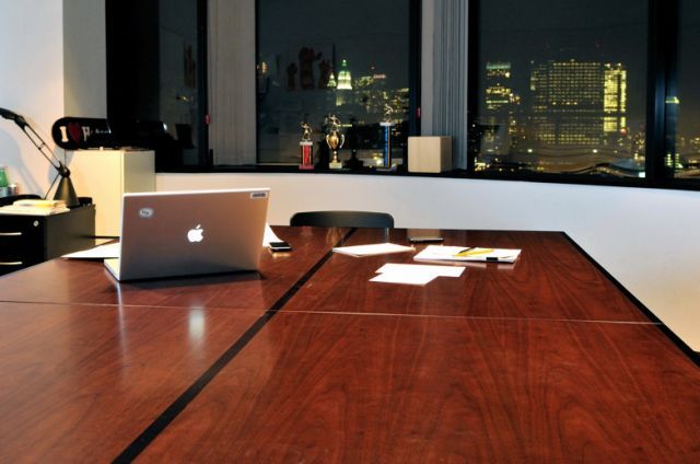 A Great Desk for any Office (10 pics)