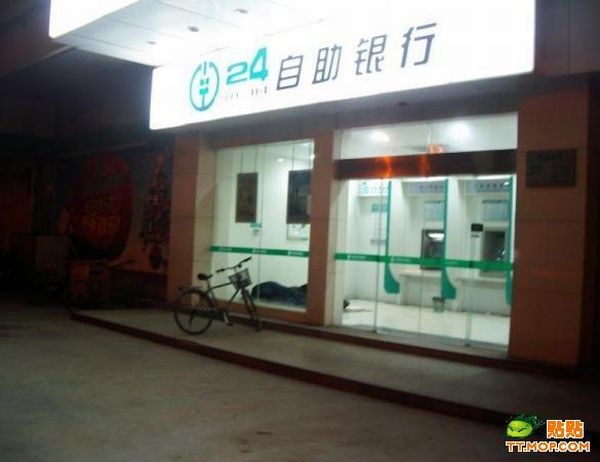 Waiting for Money? (5 pics)