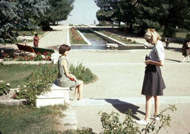 Kabul 40 Years Ago Vs. Kabul Now (2 pics)
