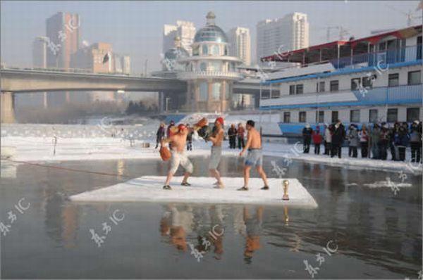 Boxing on Ice (4 pics)