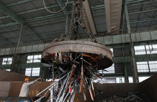 The Destruction of Weapons (6 pics)