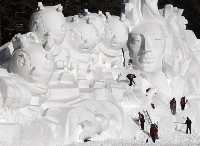 Amazing Ice and Snow Sculpture Festival (49 pics)